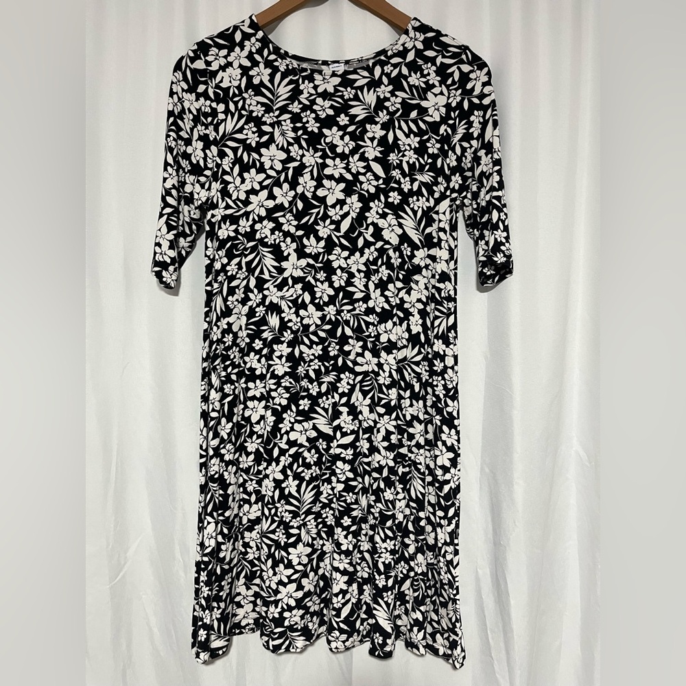 Old Navy Black and White 3/4 Sleeve Sundress
